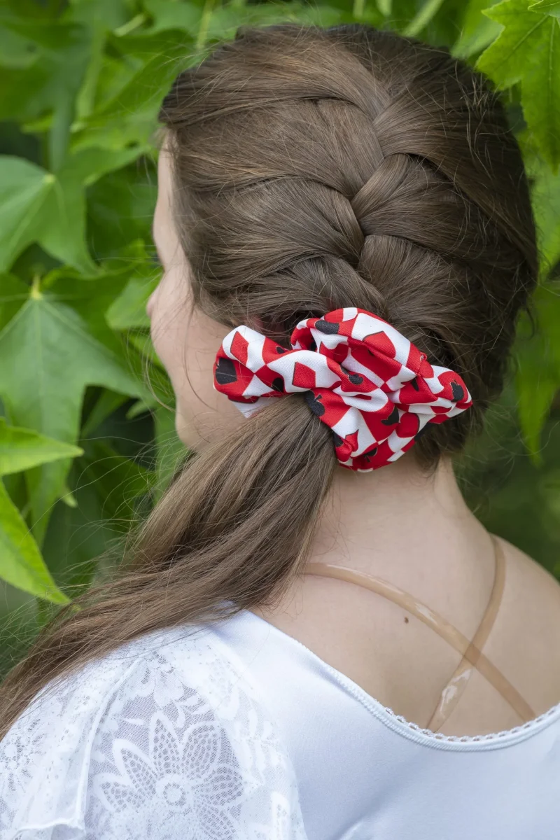 Grand chouchou cheveux en polyester imprimé cartes à jouer Carré d’As – Image 6
