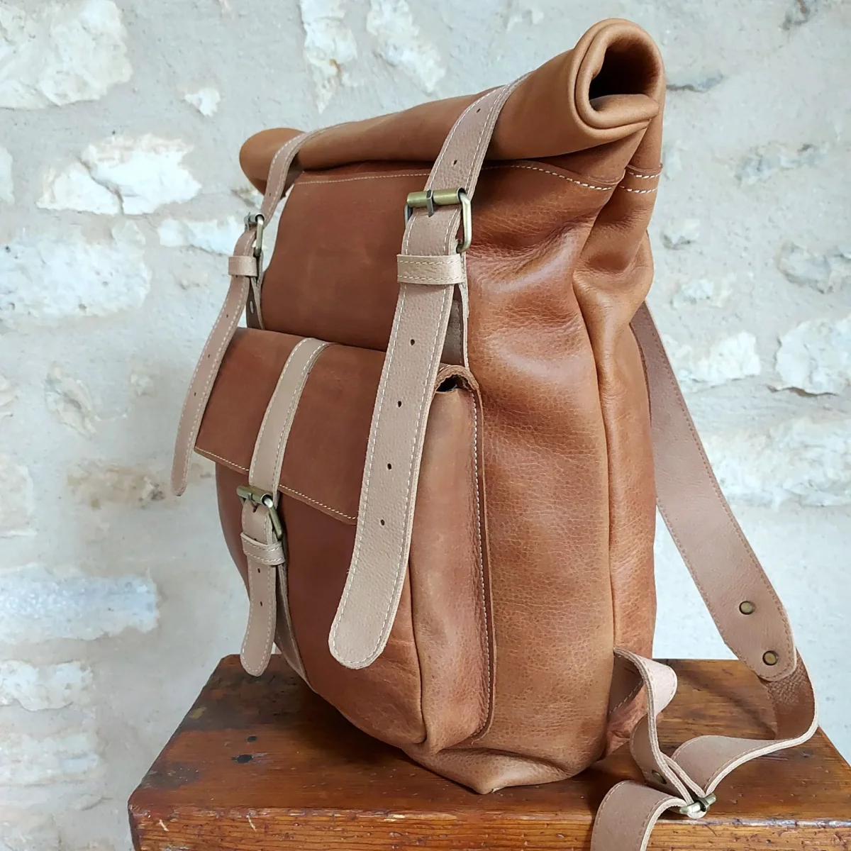 Sac à dos résistant cuir camel – rolltop – Image 4