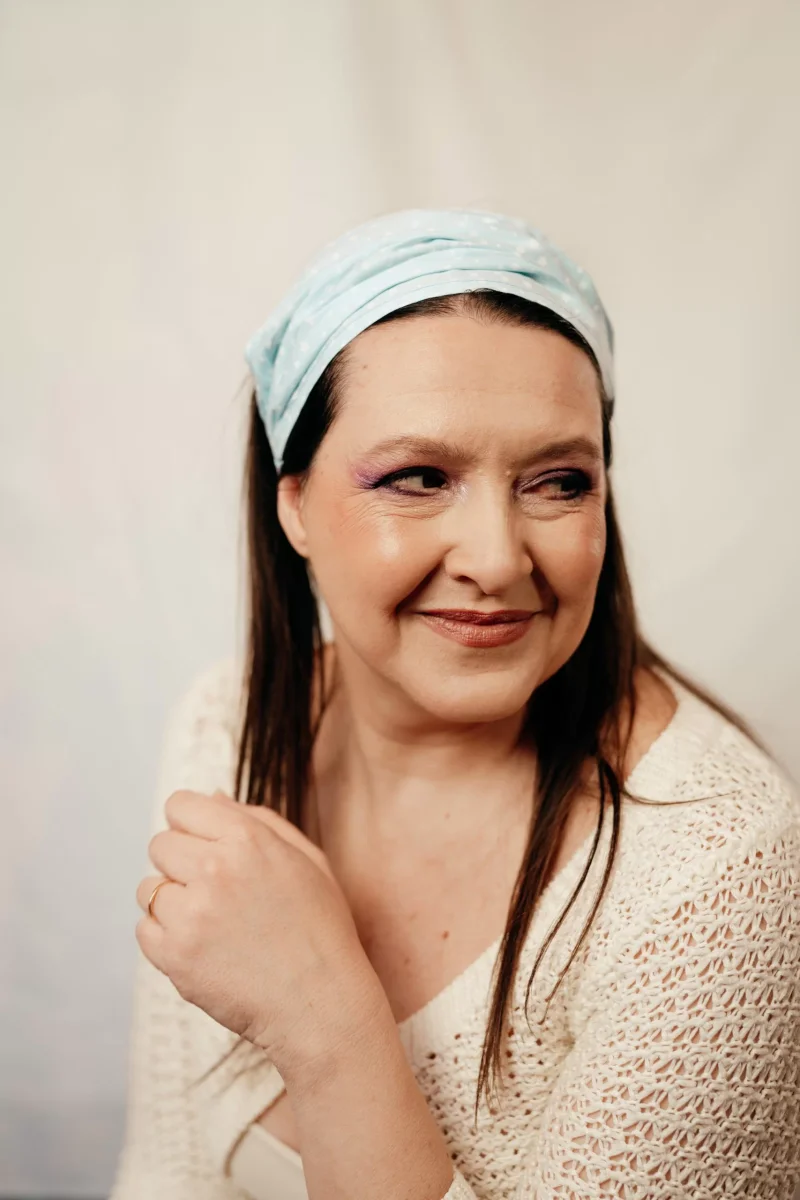 Bandeau cheveux fait main bleu ciel imprimé étoiles Cendrillon – Image 3