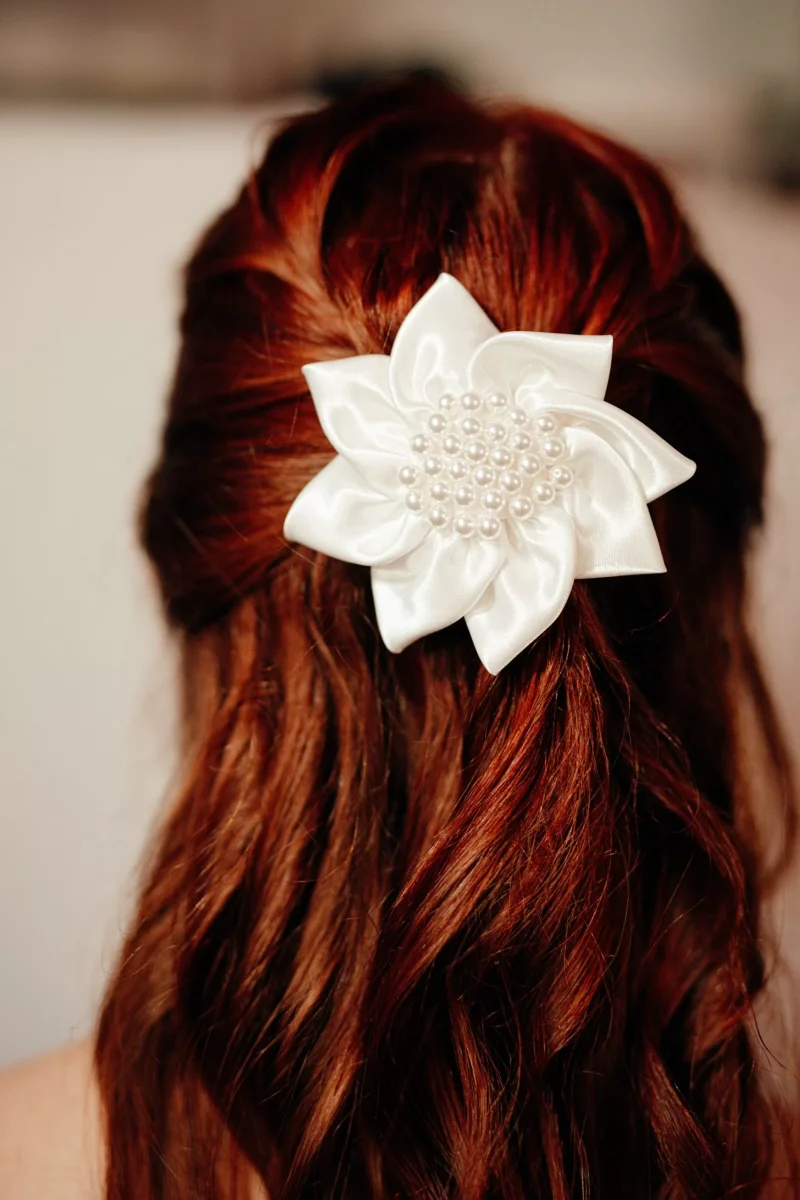 Fleur cheveux Edelweiss à perles nacrées brodées main Made in France – Image 2