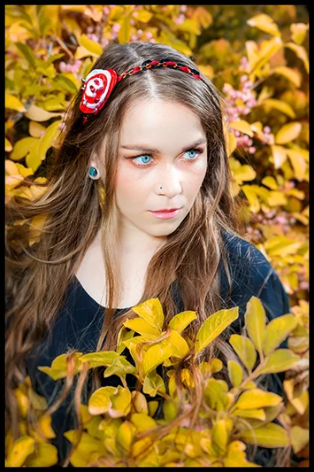 Headband fait main Peignons ces roses en rouge – Image 2
