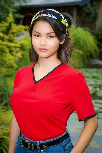 Haut made in France rouge uni pour femme à encolure en V Valérie – Image 8