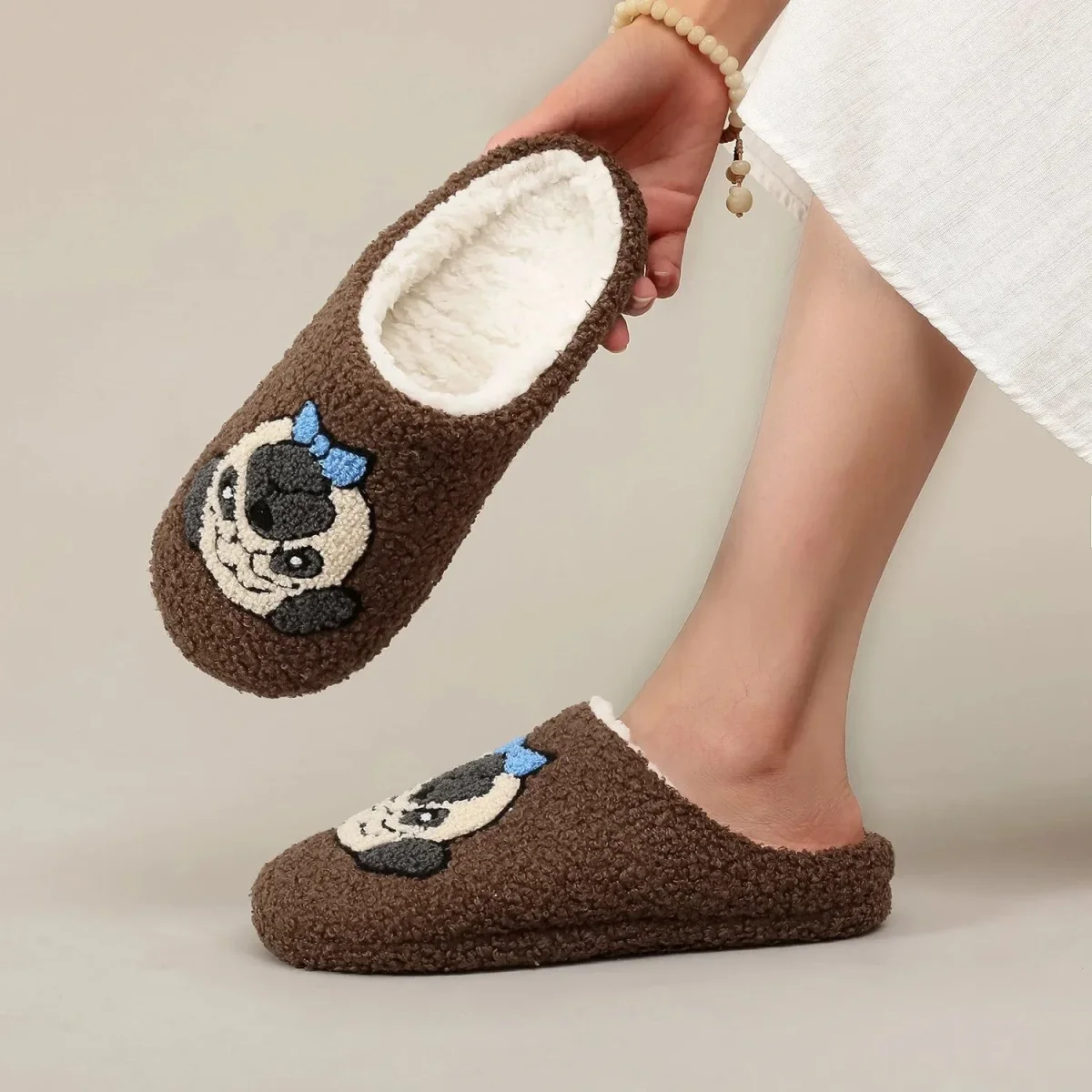 Chaussons Motif Carlin – Image 4