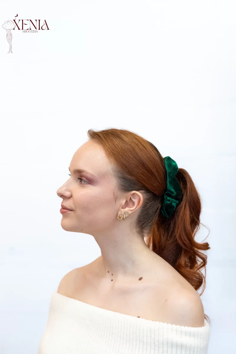 Grand chouchou cheveux en velours vert Made in France Vert comme un sapin de Noël | Chérie et Dandy – Image 5