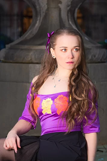Haut made in France pour femme à manches en lycra violet orné d’incrustations de dentelle Sidonie – Image 2