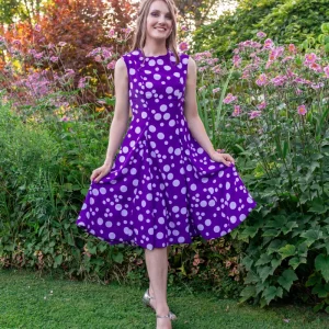 Robe vintage Made in France violette à pois blancs en crêpe polyester Demoiselle de Rochefort